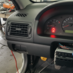 O que Significa a Luz da bateria acesa no painel do carro?