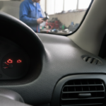 Peugeot 206 luz da injeção acesa: Principais causas, diagnóstico e como resolver